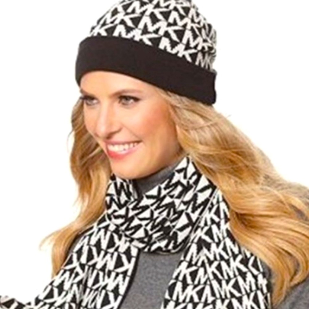 Michael Kors Monogram Black and White Set